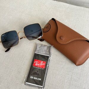 Ray-Ban Square 1971 Classic Sunglasses with Brown Case